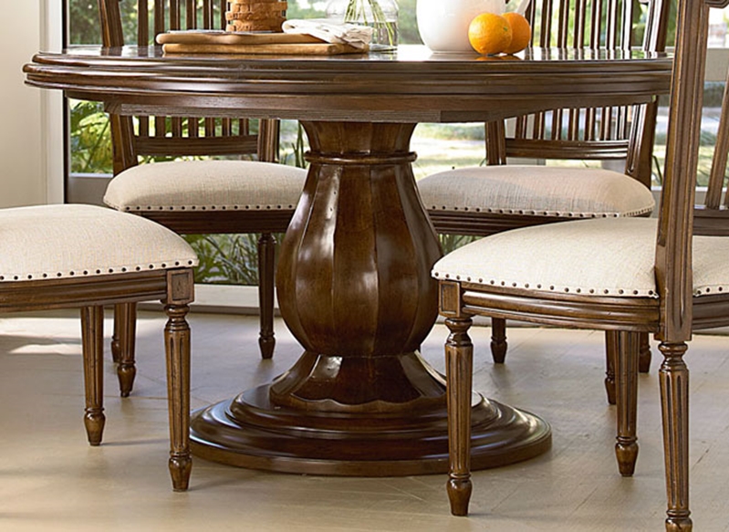 Choosing dining room furniture to impress your holiday guests